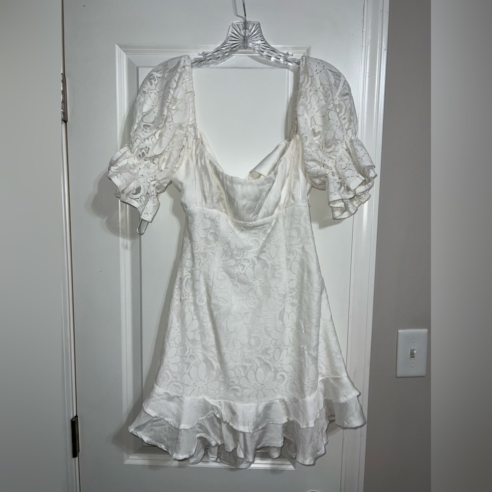 white selfie lesli dress